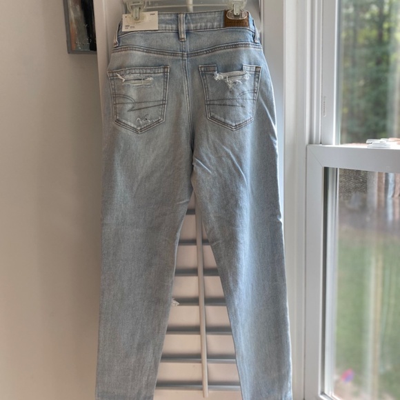 NEW WITH TAGS American Eagle Mom Jean (New with tags) - Picture 3 of 4